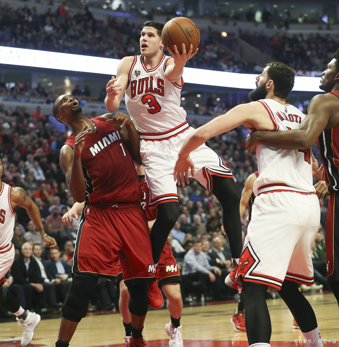 热火鏖战雄鹿，麦科勒姆高光表现