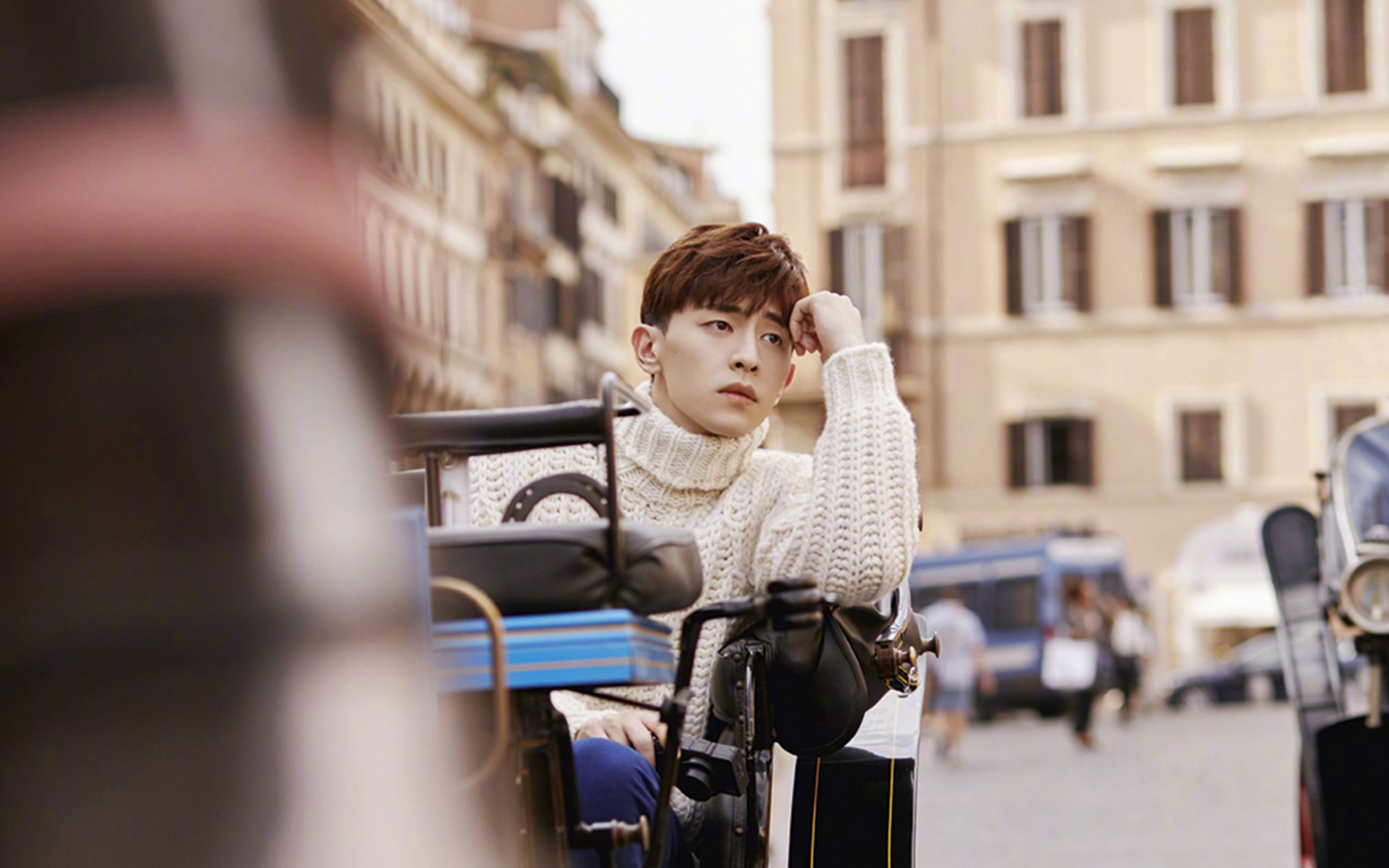 当基米希的指针拨动胜利时钟，从安联球场到玫瑰园，一场横跨东西的足球力学